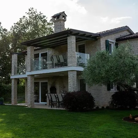 Apartments Villa Sotlar With Pool Umag Exterior photo