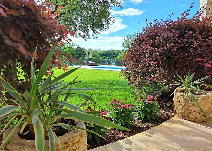 Apartments Villa Sotlar With Pool