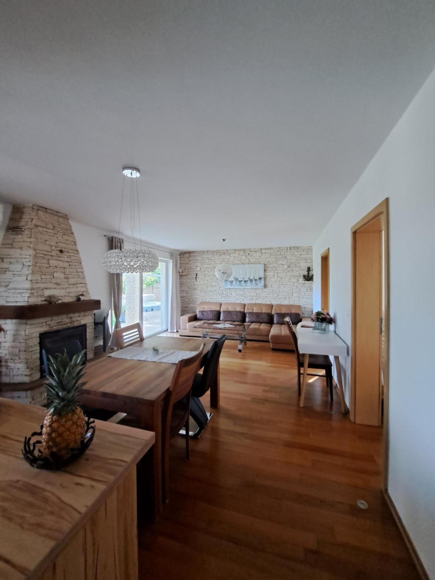 Sotlar With Pool Apartmán